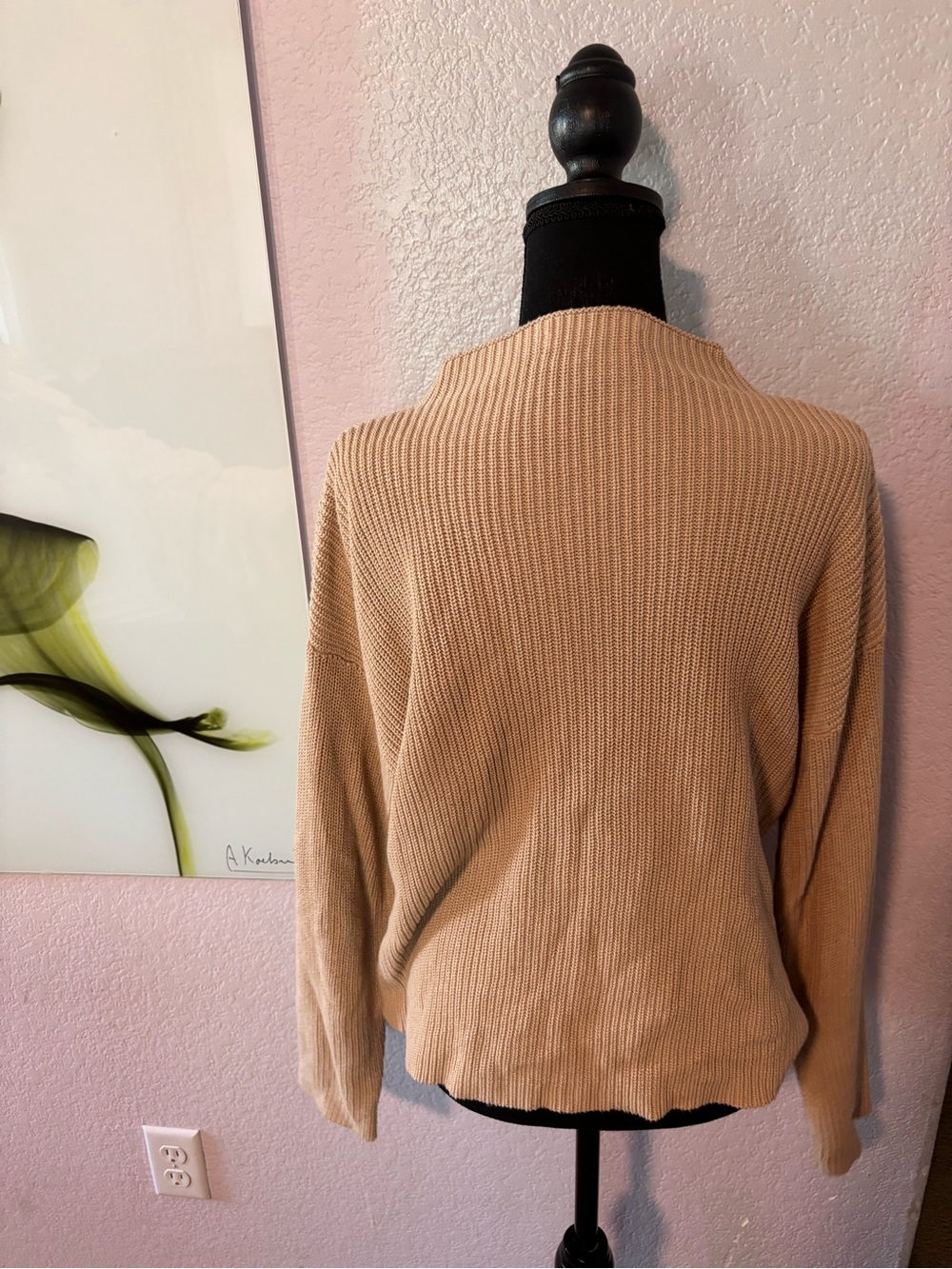 Sweater size medium - Picture 3 of 5